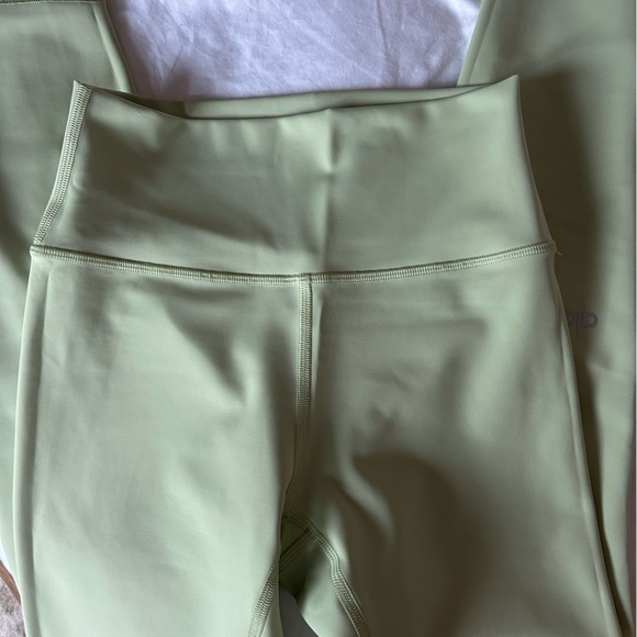 Alo Yoga Iced Green Tea Airlift Set - Picture 8 of 10